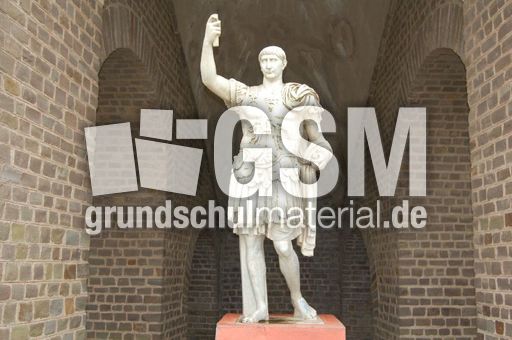 Xanten - Kaiser Marcus Ulpius Traianus 1.JPG